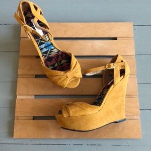 Qupid Mustard Yellow Wedge Heals